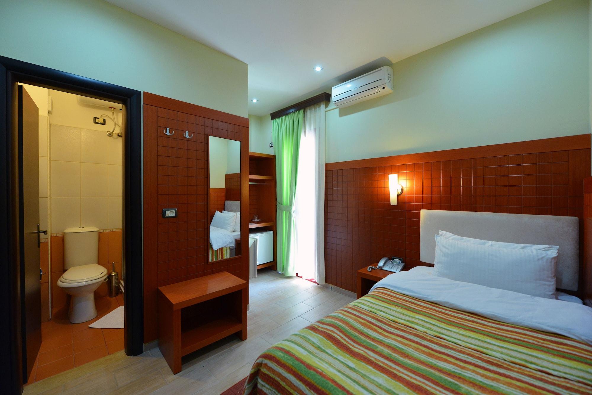 City 5 Hotel Тирана Екстер'єр фото