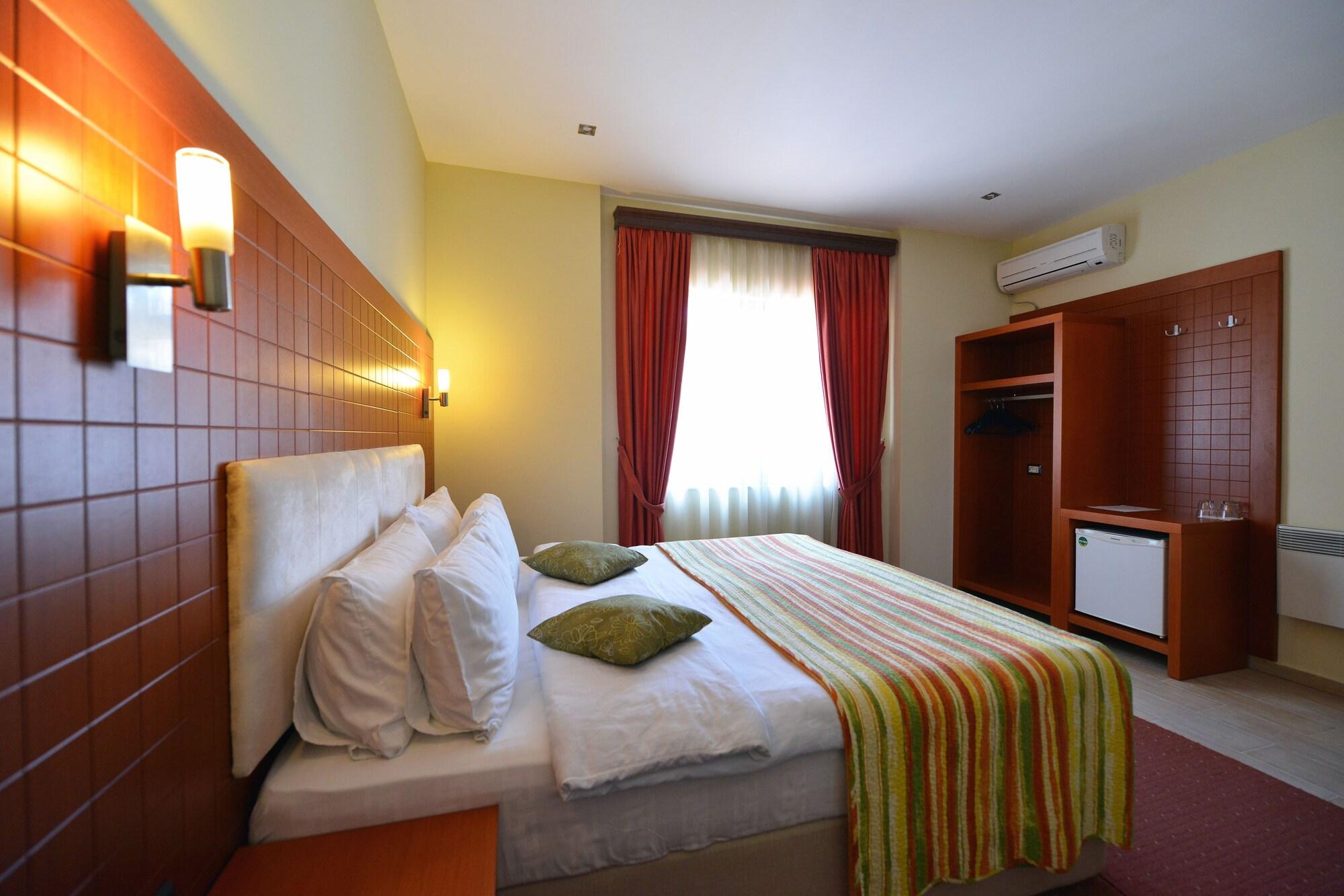 City 5 Hotel Тирана Екстер'єр фото