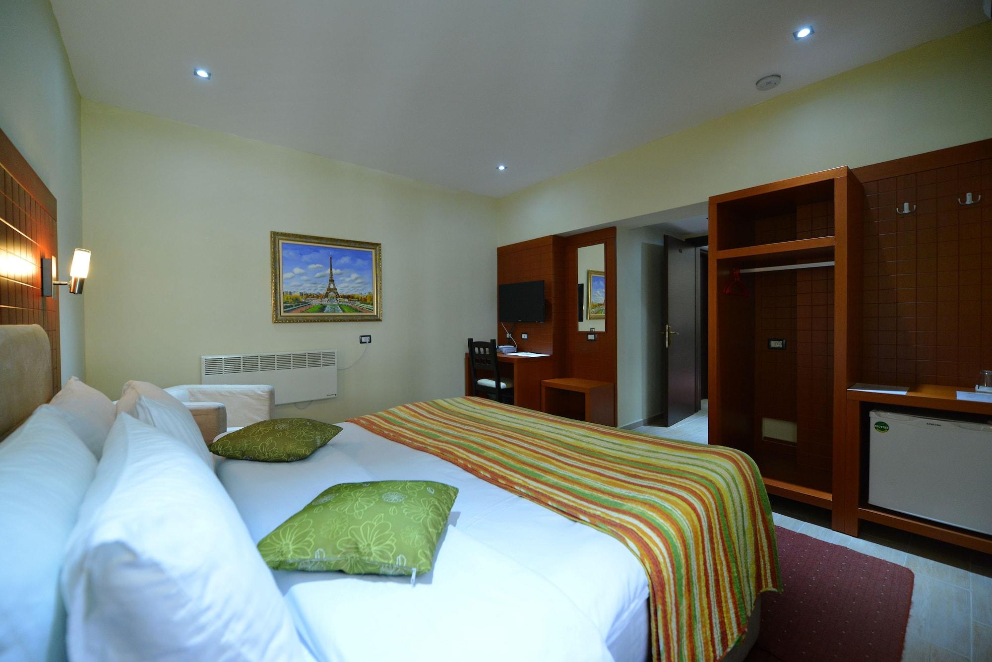 City 5 Hotel Тирана Екстер'єр фото