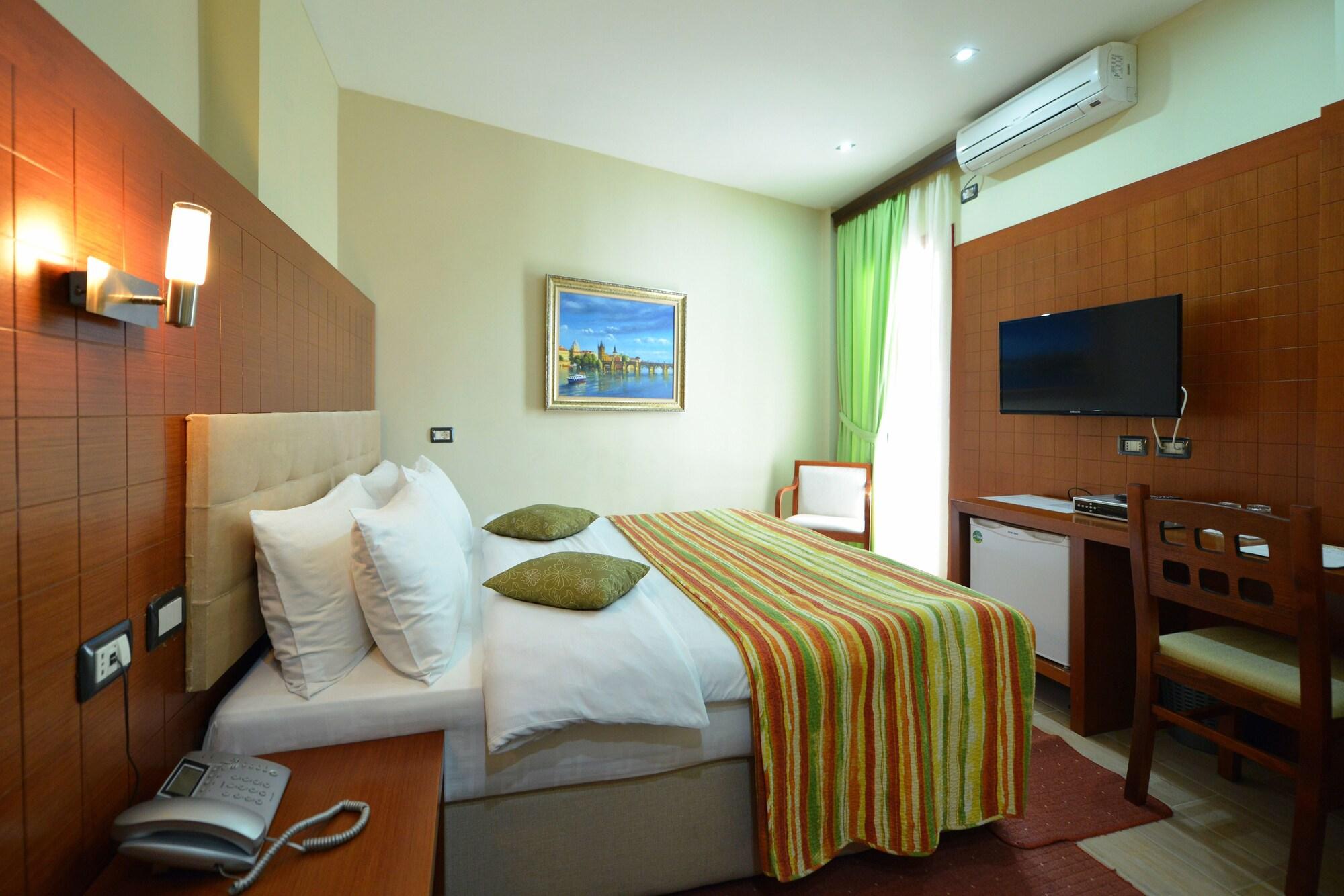 City 5 Hotel Тирана Екстер'єр фото