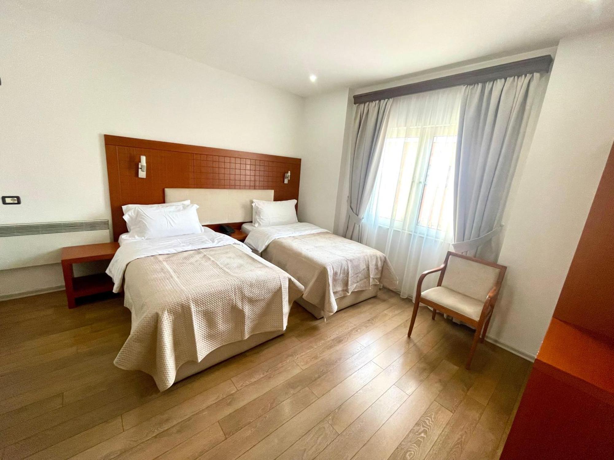 City 5 Hotel Тирана Екстер'єр фото