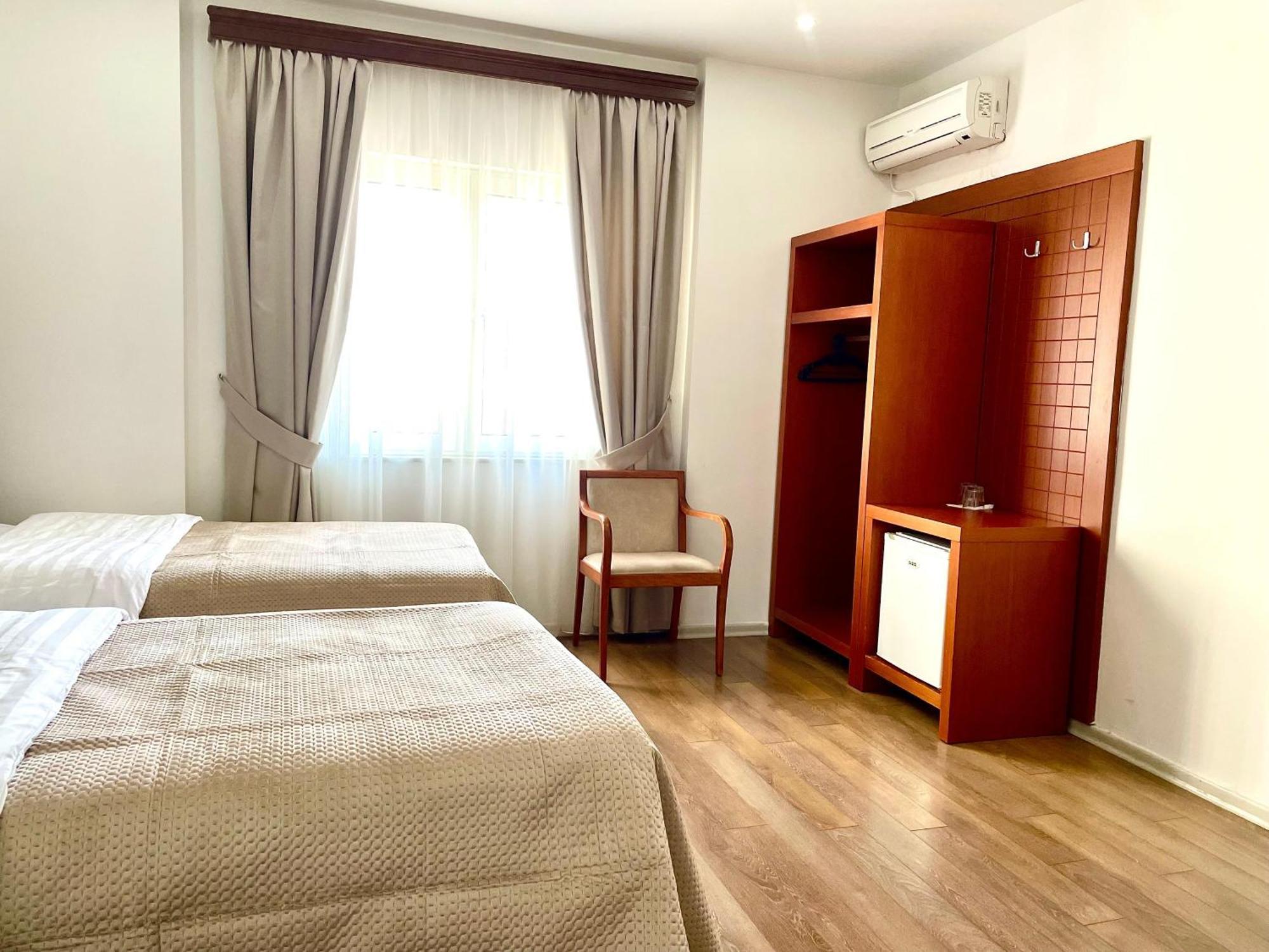 City 5 Hotel Тирана Екстер'єр фото