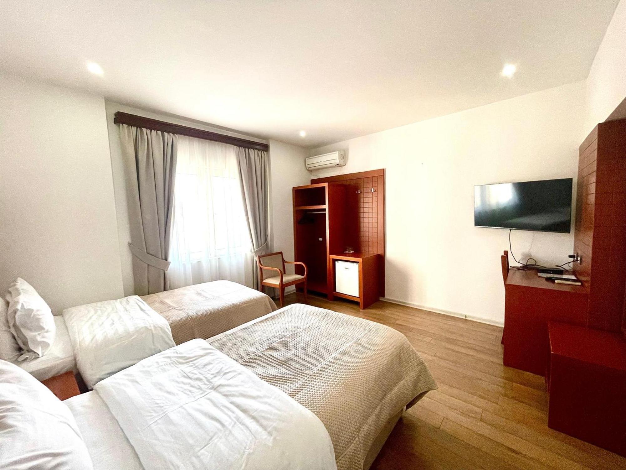 City 5 Hotel Тирана Екстер'єр фото