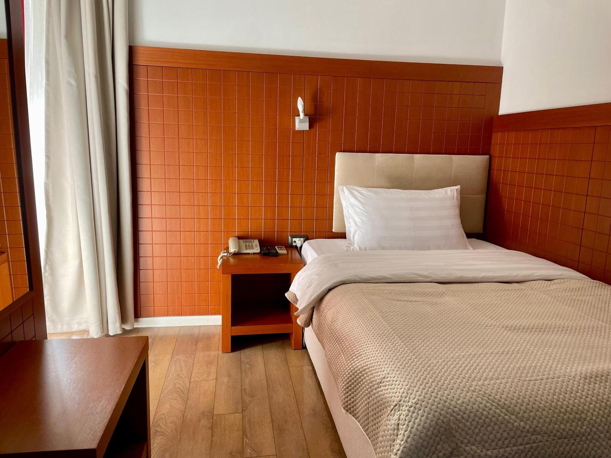 City 5 Hotel Тирана Екстер'єр фото