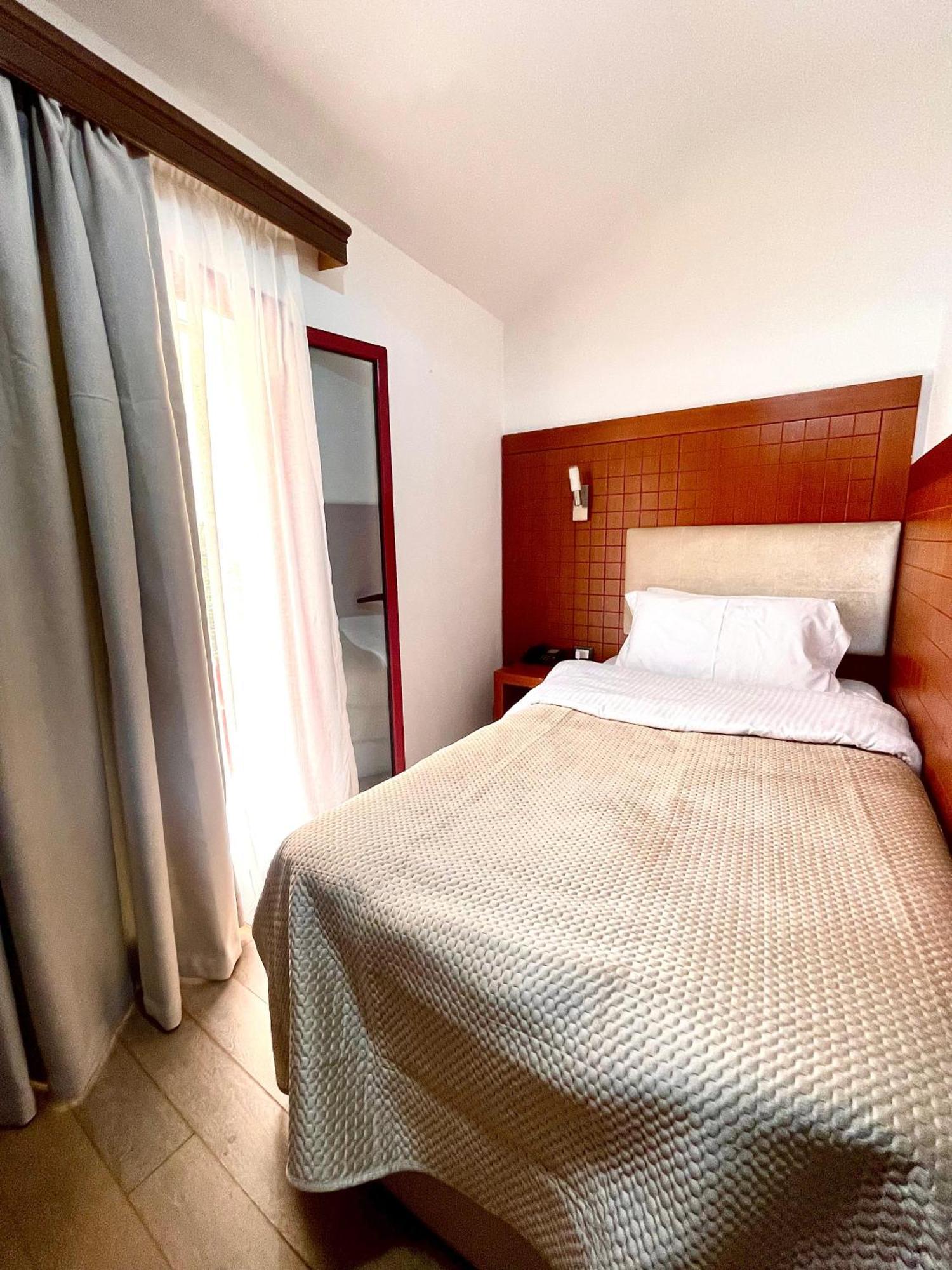 City 5 Hotel Тирана Екстер'єр фото