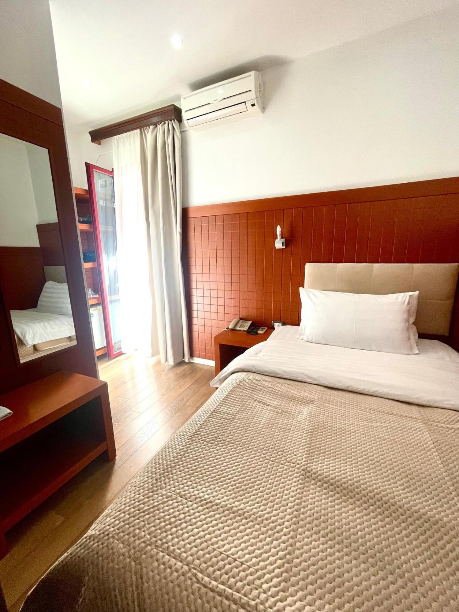 City 5 Hotel Тирана Екстер'єр фото