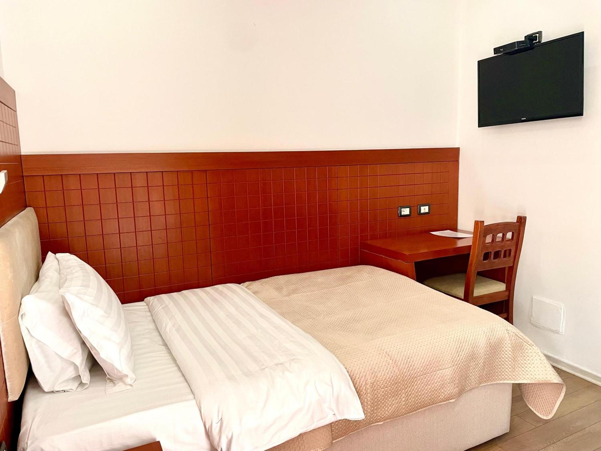 City 5 Hotel Тирана Екстер'єр фото