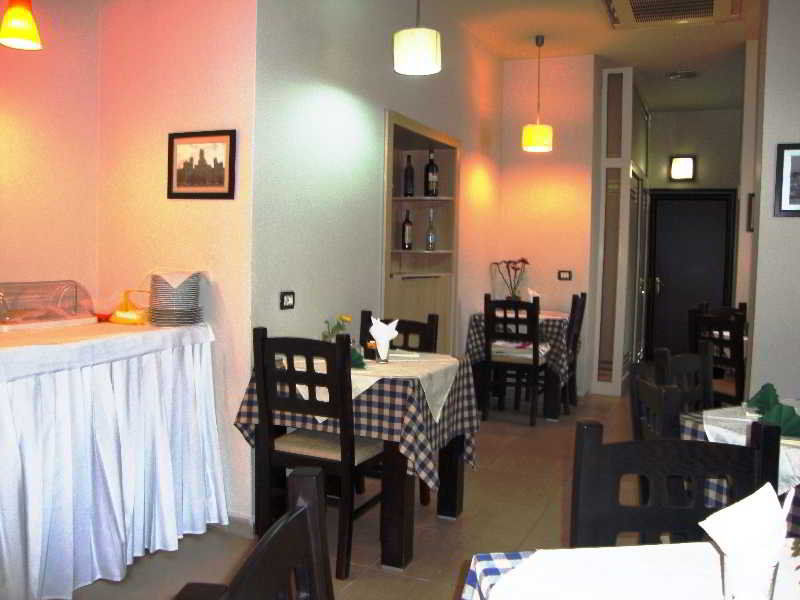 City 5 Hotel Тирана Екстер'єр фото